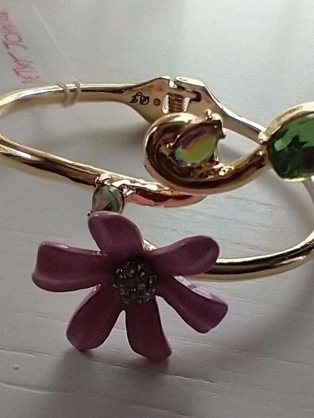 Betsey Johnson FLOWER POWER Pink Goldtone Hinged Bracelet Crystal Rhinestone NWT - Picture 2 of 3